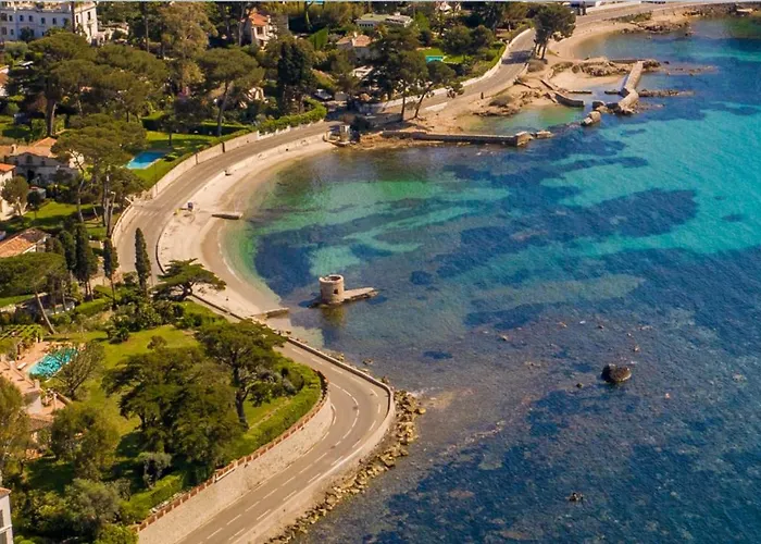 Ref 137 - Cap D'antibes Seafront - For Rent Villa