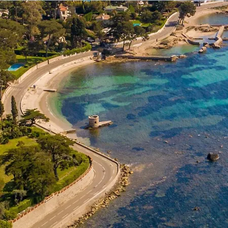 Ref 137 - Cap D'antibes Seafront - For Rent فيلة