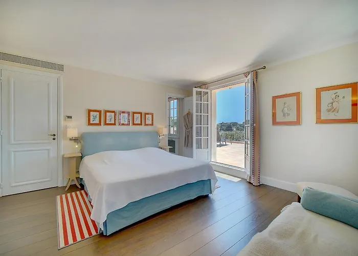 빌라 Ref 137 - Cap D'antibes Seafront - For Rent