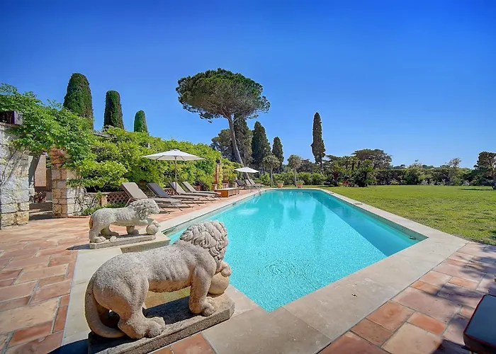 빌라 Ref 137 - Cap D'antibes Seafront - For Rent